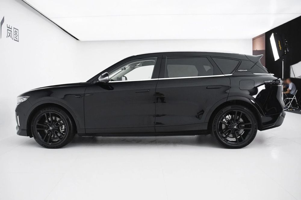 Voyah free restayling 318 gibrid Qora Mokriy Oq