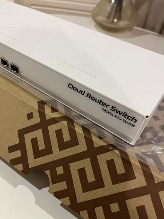 Router / Switch CRS326-24G-2S+RM Mikrotik