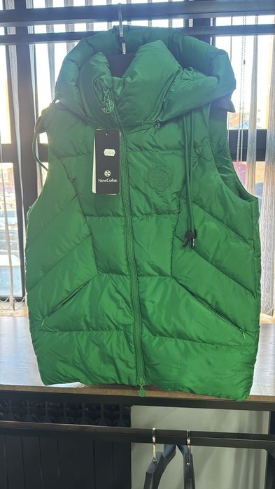 Продам жилетки женские