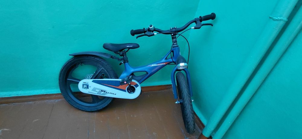 Велосипед для подрастает примерно 6-7 лет.