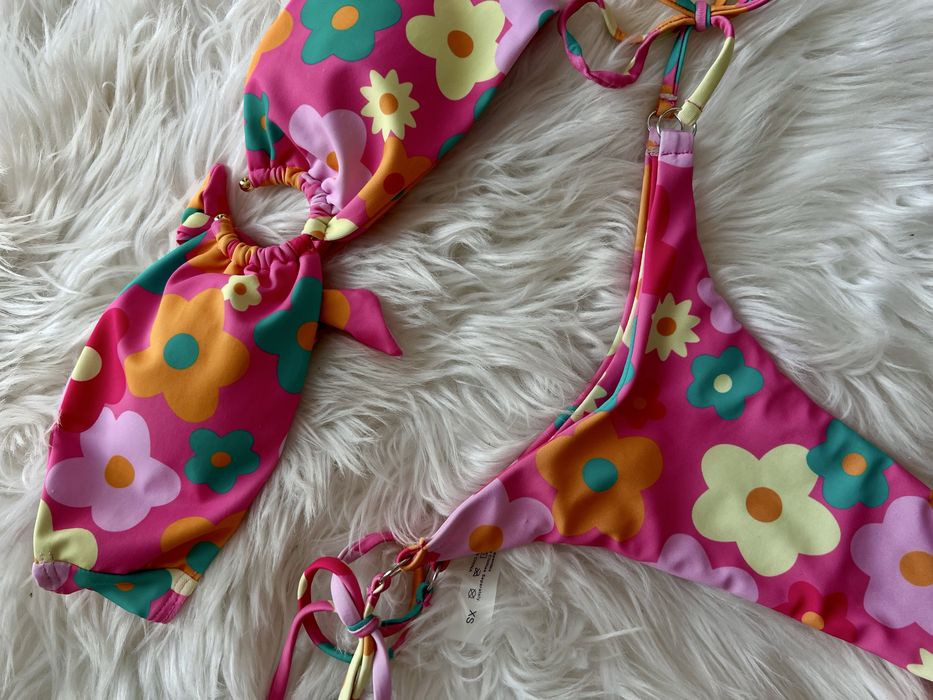 Costum de baie de vară cu imprimeu floral