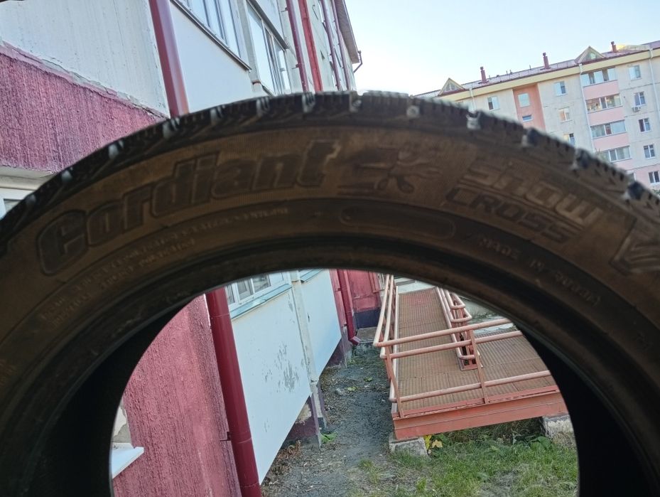 Продам б/у резину R18
