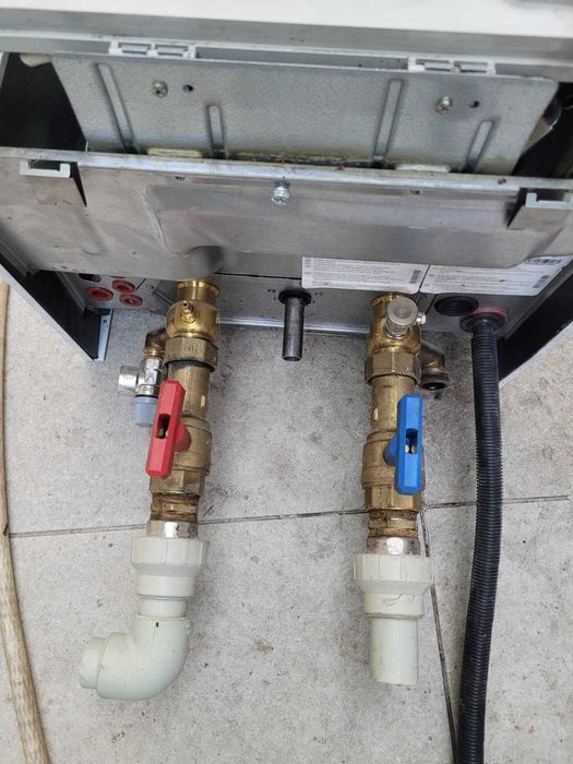 Centrala termica Vaillant VU OE 466/4-5 schimbator defect, pompa noua