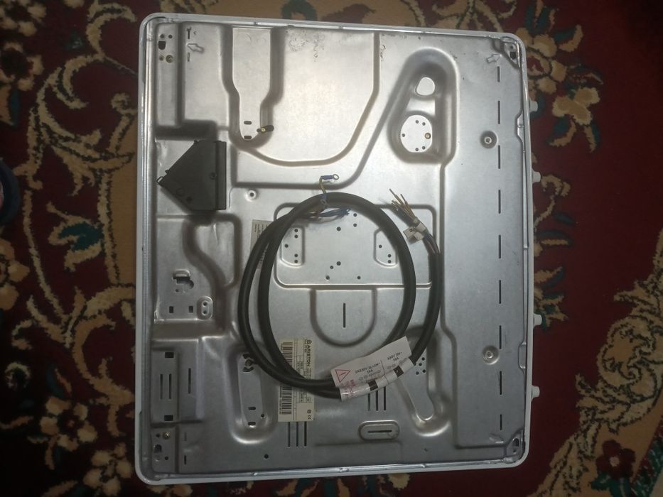 Продам варочную поверхность Аристон