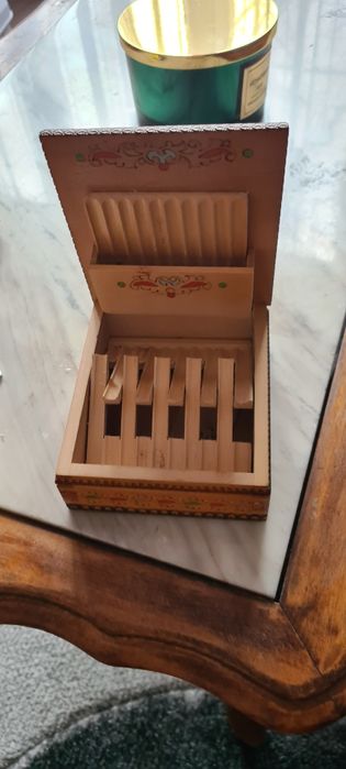 Старинна дървена табакера