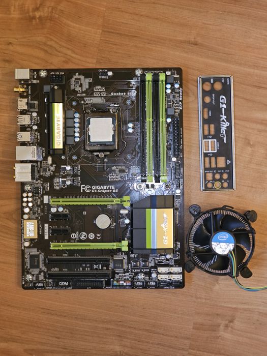 Kit Placa de baza Gigabyte G1.Sniper B5 +

Procesor Intel i5-4570 + Cooler Stock + Shield I/

O