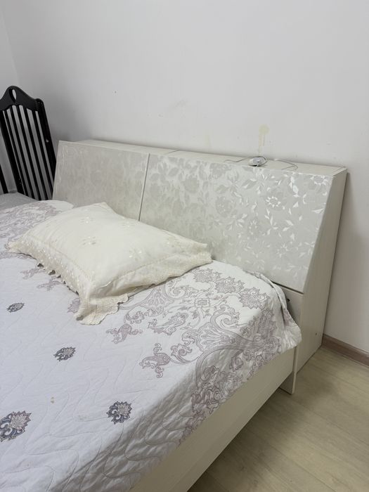 Двуспальная кровать