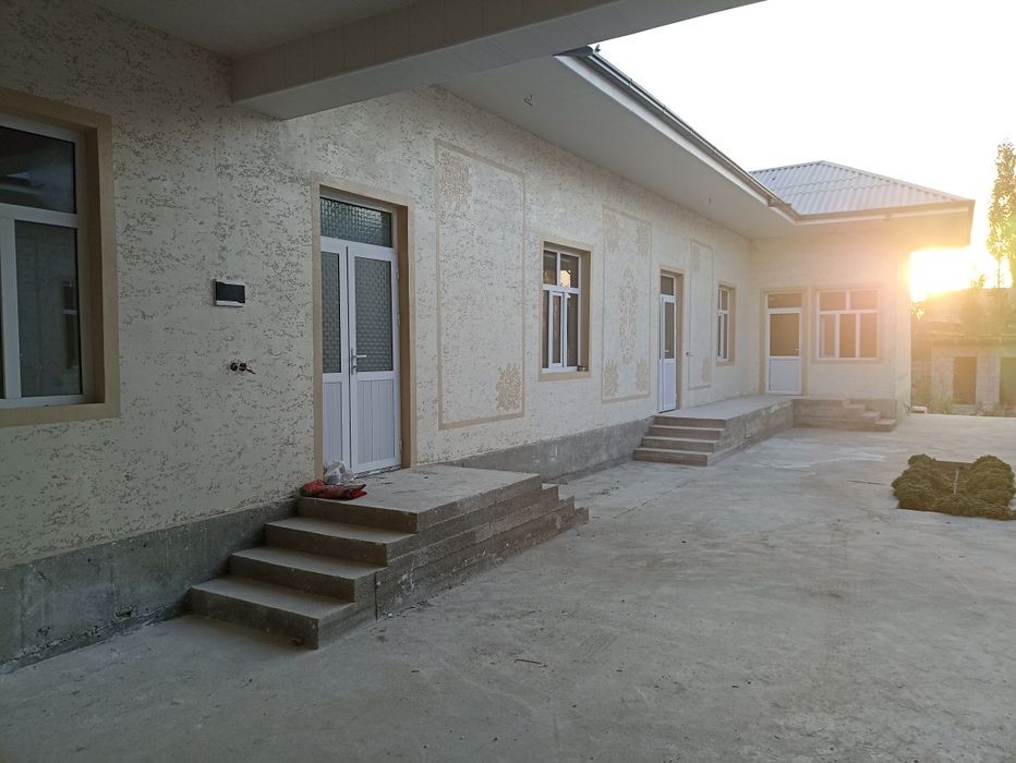 Янги ховли уй сотилади 4 сотих фаргона Аввал йули ок тепада