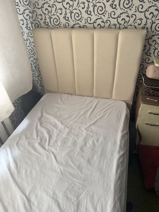 Продам кровать 90*200 с матрасом