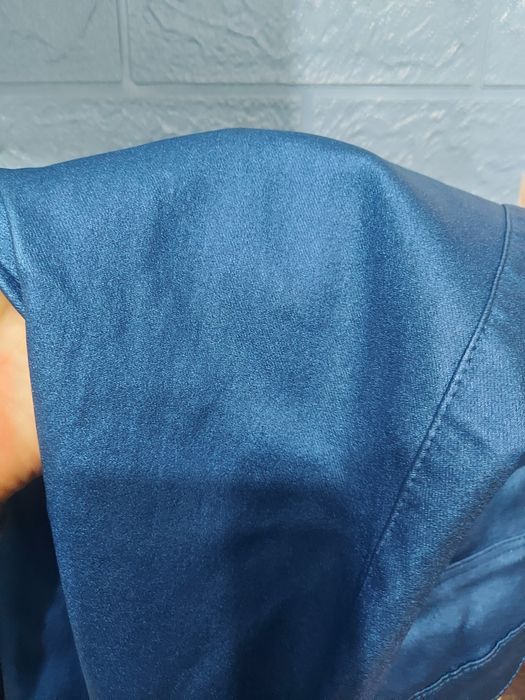 Pantaloni eleganti luciosi