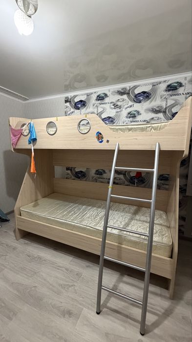 Продам кровать двухярусную