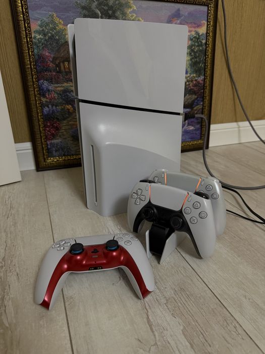 Продаю PS5 Slim с дисководом и 3 джостиками