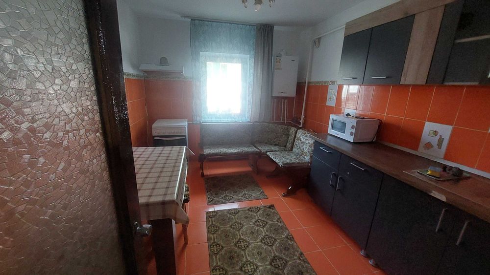 Inchiriez apartament 2 camere decomandat