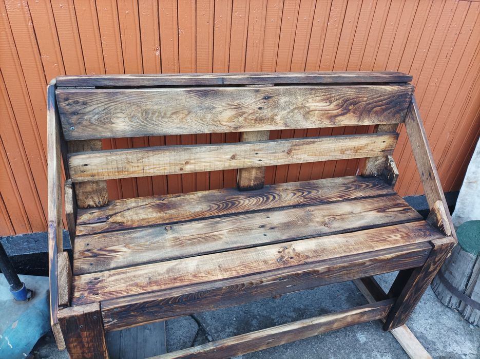 Продам скамейку и паллет.