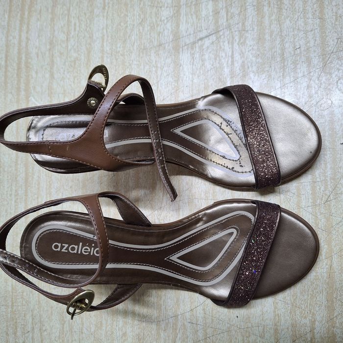 Дамски сандали с тънка подметка и висок ток