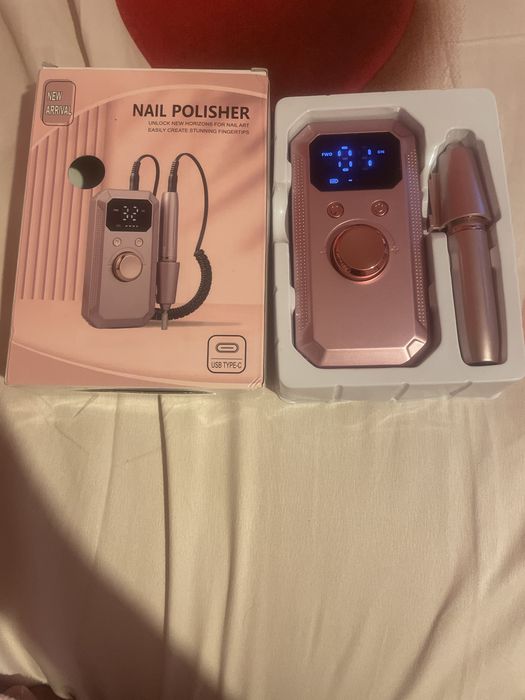 Vand produse pentru unghii noi ne folosite