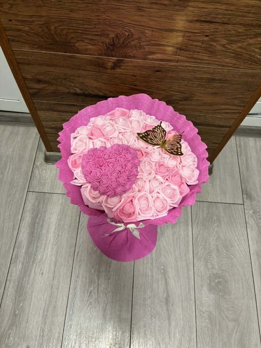 Наличен букет от фоамени рози