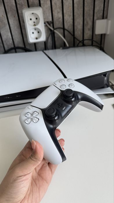 Продам PS 5 Slim на 1 тб