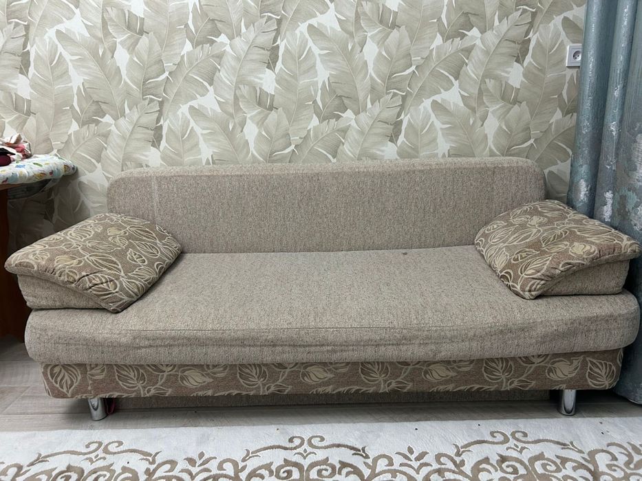 Диван для спальной комнаты