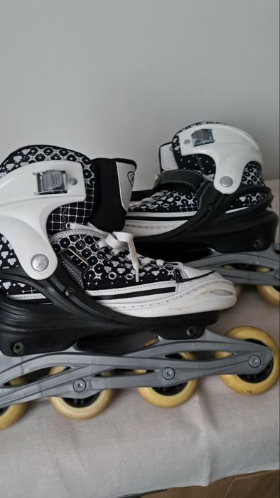 Vând Role/Patine de adolescenți