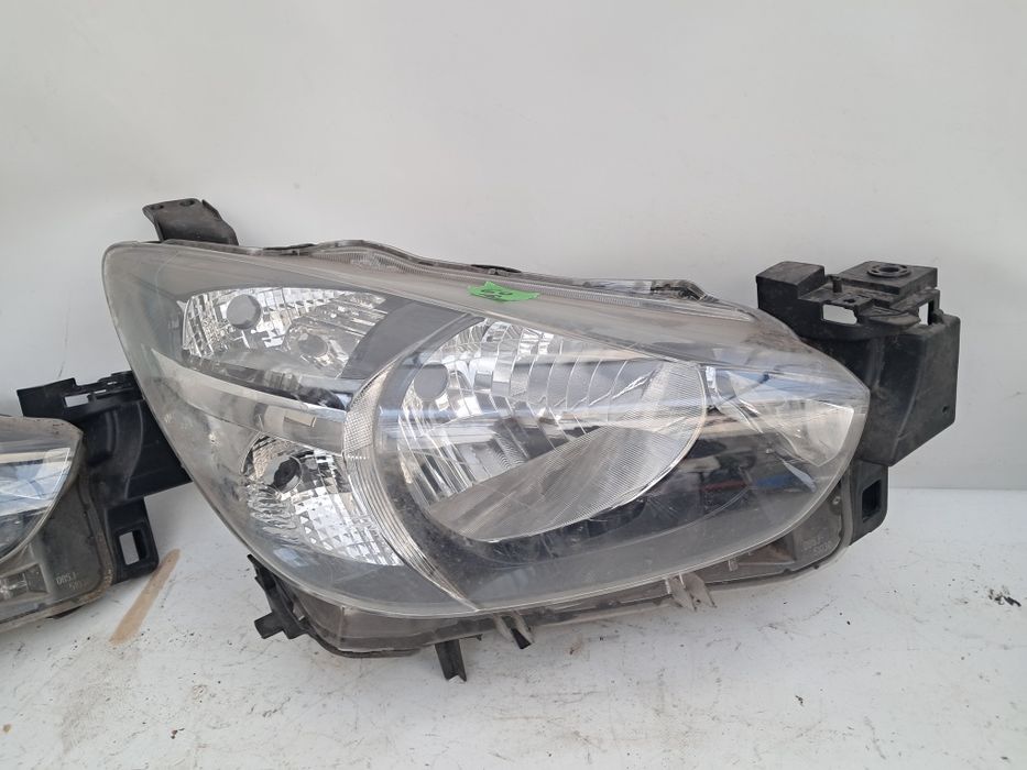 Фар Mazda 2. 2008/16г