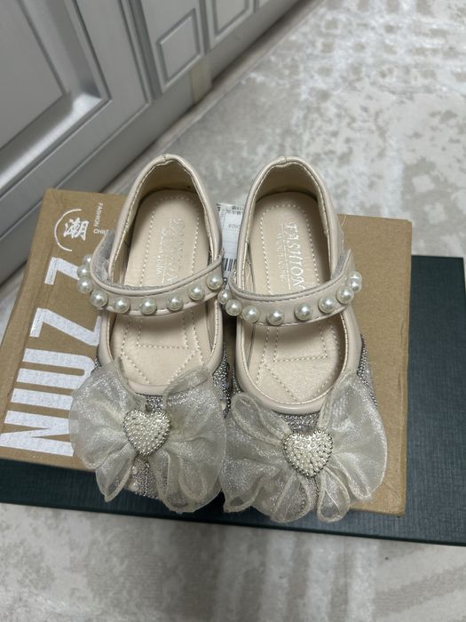 Продам туфли детскую