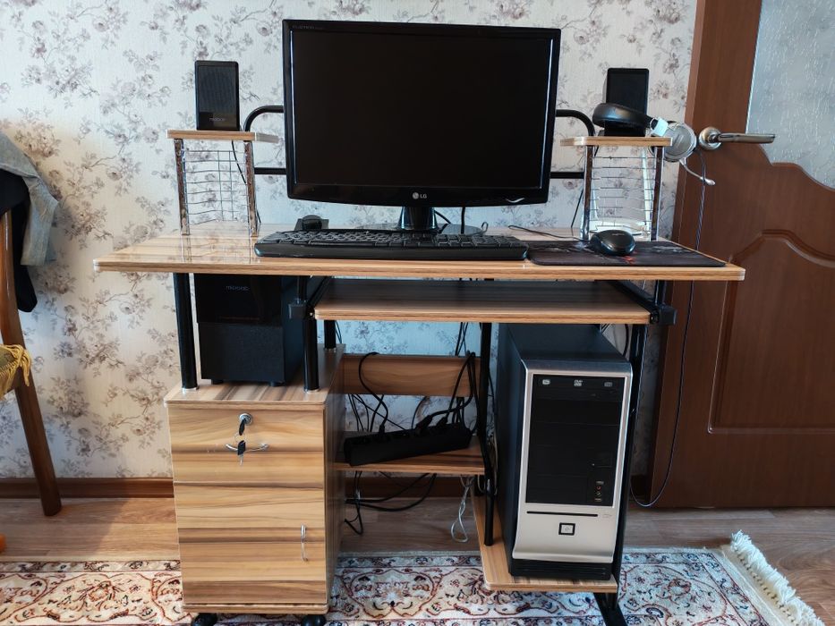 Компьютер со столом б/у + принтер в подпрок