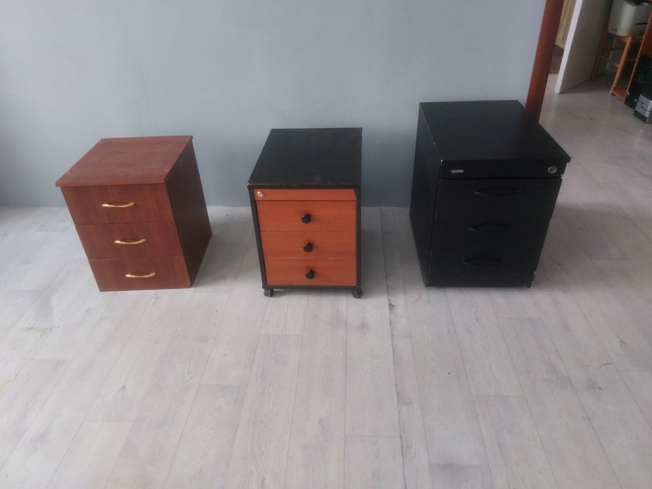 Тумбочки три штуки