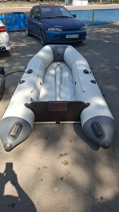 Продам лодку с мотором