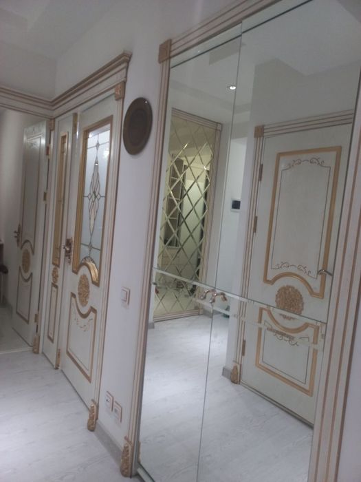 Срочно сдаётся евро ремонт квартира не дорого  в центре городо !!!