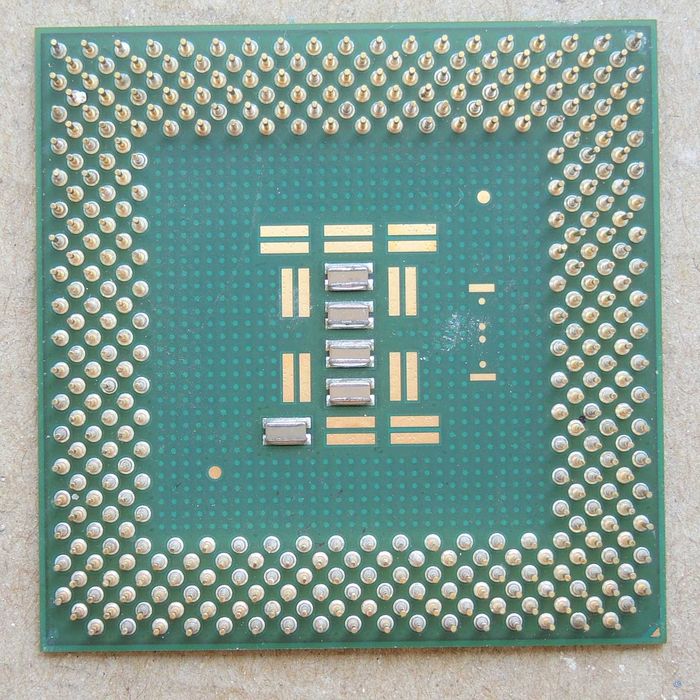 Intel Celeron Coppermine 700/128/66/1.7V SL4P2 Socket 370 Testat