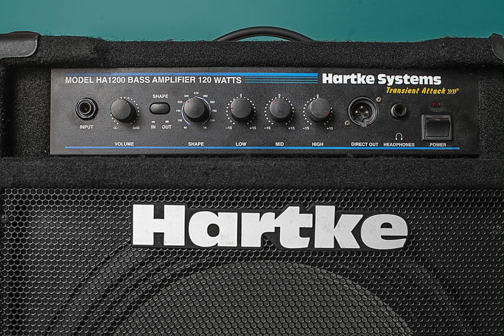 Комбо Усилвател за Бас Кирара Hartke HA120  във Отлично състояние.
