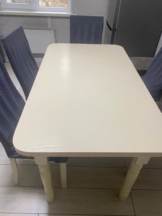 Продам стол со стульями срочно