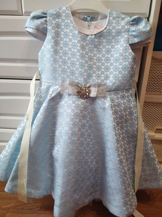 Продам платья на девочку