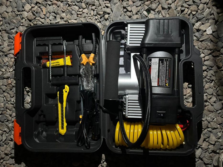 Автомобильный компрессор 12V + набор для ремонта шин