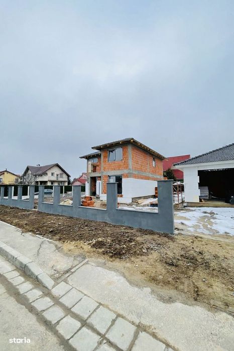 Casa semifinisata P+E zona Oncea