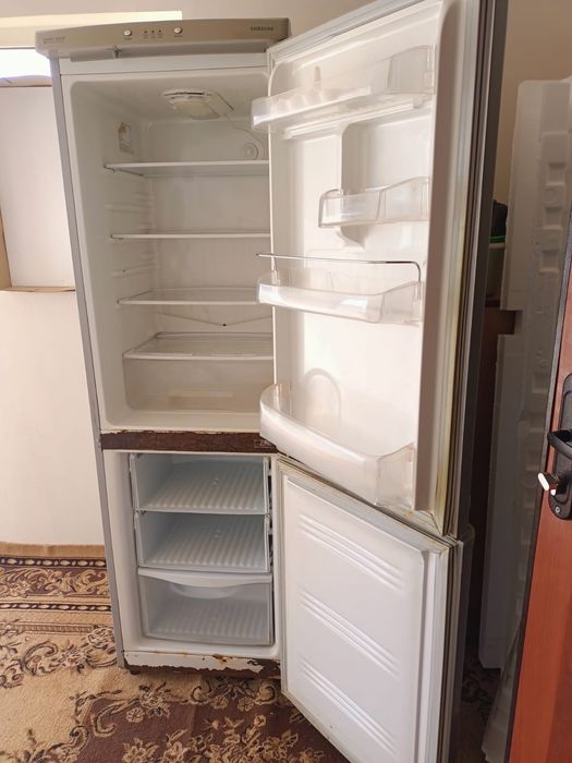 Холодильник рабочи