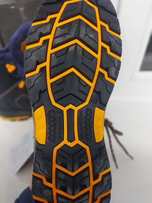 Продам спецботинка!!!