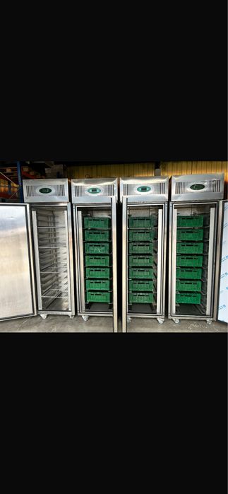 Frigider profesional dublu.