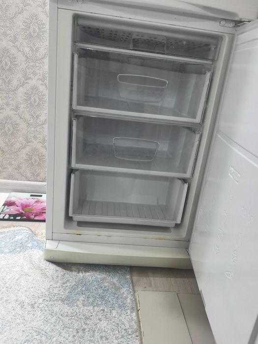 Холодильник б/у дұрыс мұздатпайды