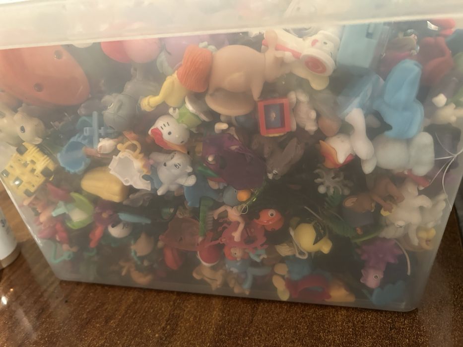 Продам киндер игрушки
