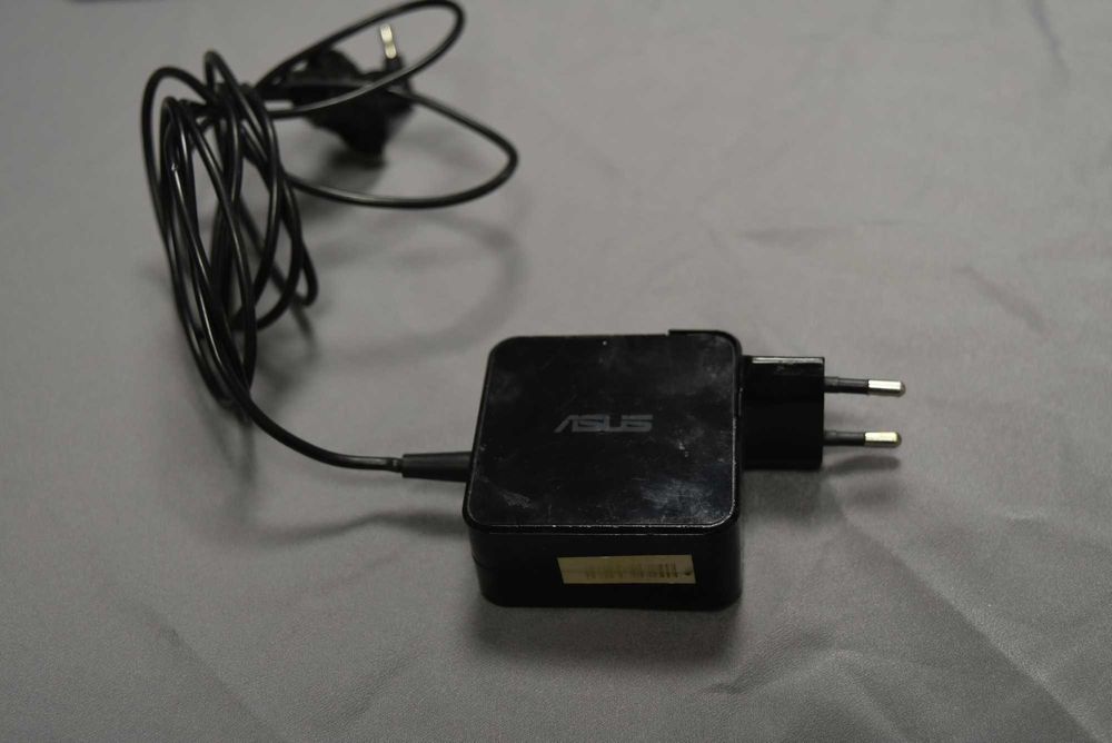 ASUS X540N 4 ядрен процесор видео карта SSD Full HD - раница