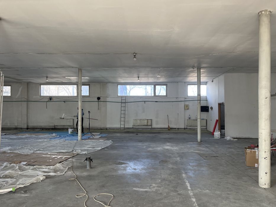 Inchiriez spatiu 650mp,200mp