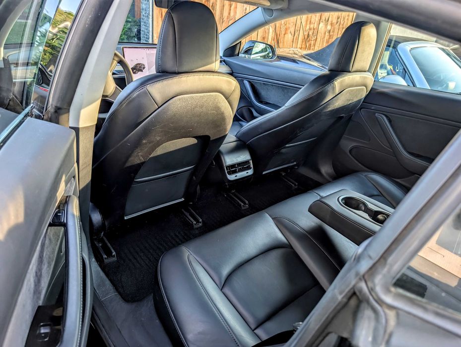 Tesla Model 3 SR+
