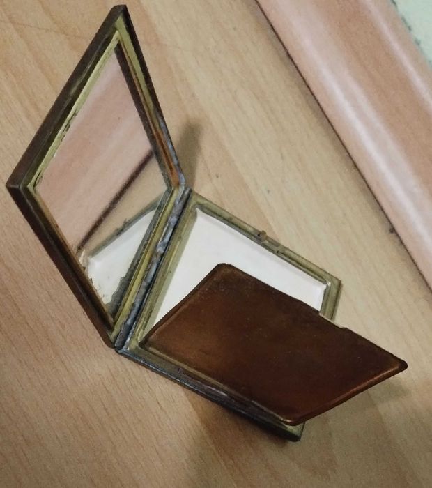 Port fard vechi cu oglindă - 1967