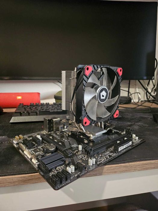 Kit gaming Placa de baza Gigabyte + Procesor Ryzen 5 2600x + cooler