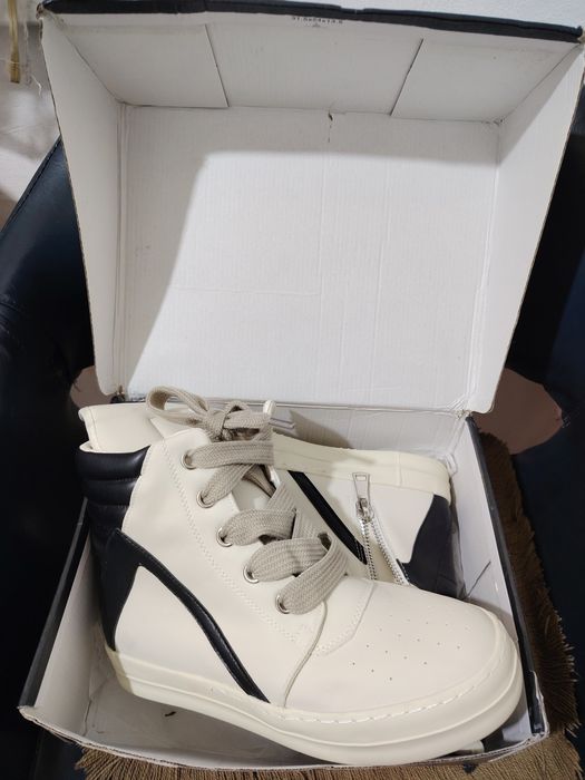 Продам новые кроссовки