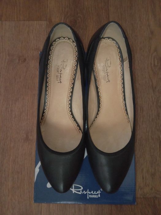 Продам новые женские кожаные туфли Respect, размер 39-40