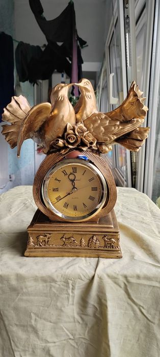 Часы с голубями 8000