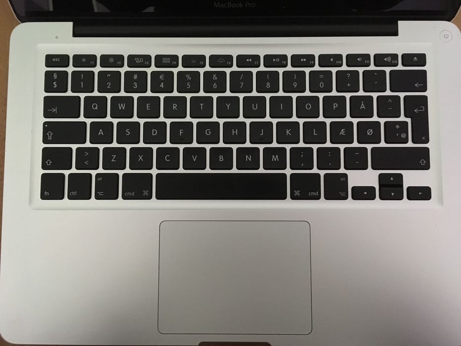 Лаптоп Apple MacBook Pro (13", Mid 2012) + GSM  Apple iPhone 4 (16GB)